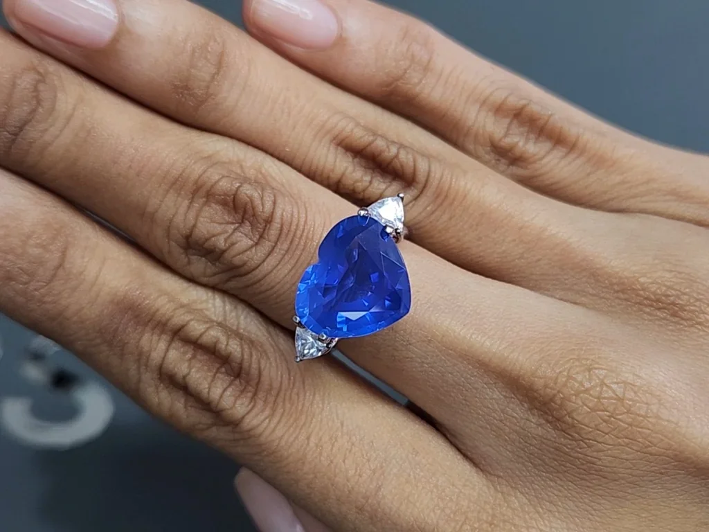 Saphir bleu rutile taille cœur effet soie 8,07 carats, Sri Lanka Image №5