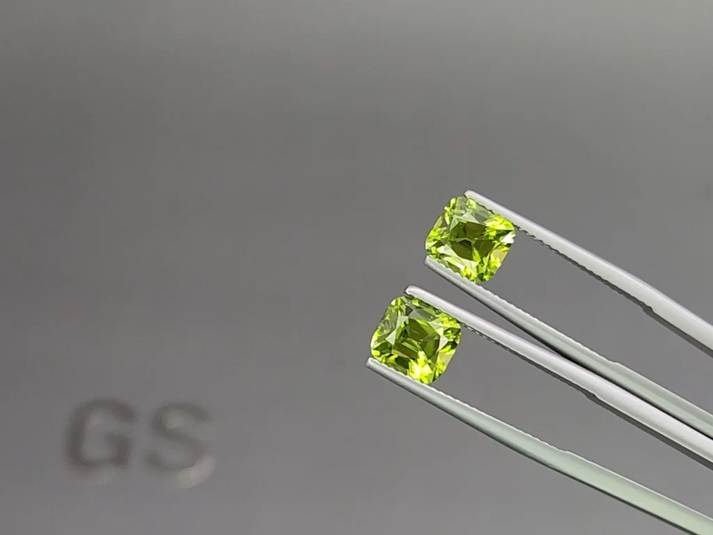 Set of Vivid yellow green  peridots cushion cut 10.42 carats, Burma Image №3