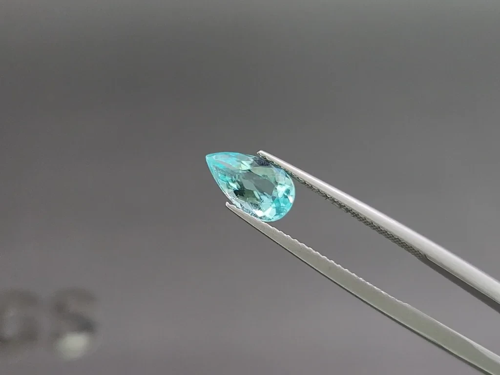 Neongrünlich-blauer birnenförmig geschliffener Paraiba-turmalin 1,55 karat, Mosambik Image №3
