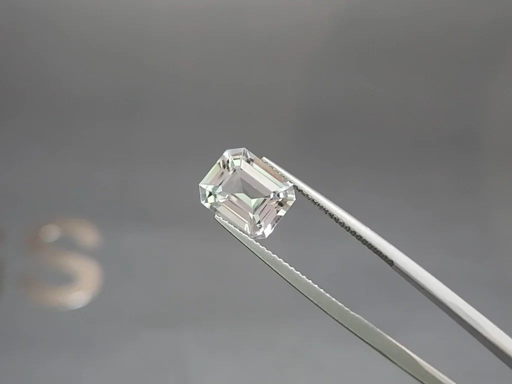 Kunzite octagon cut 3.78 carats, Pakistan Image №3