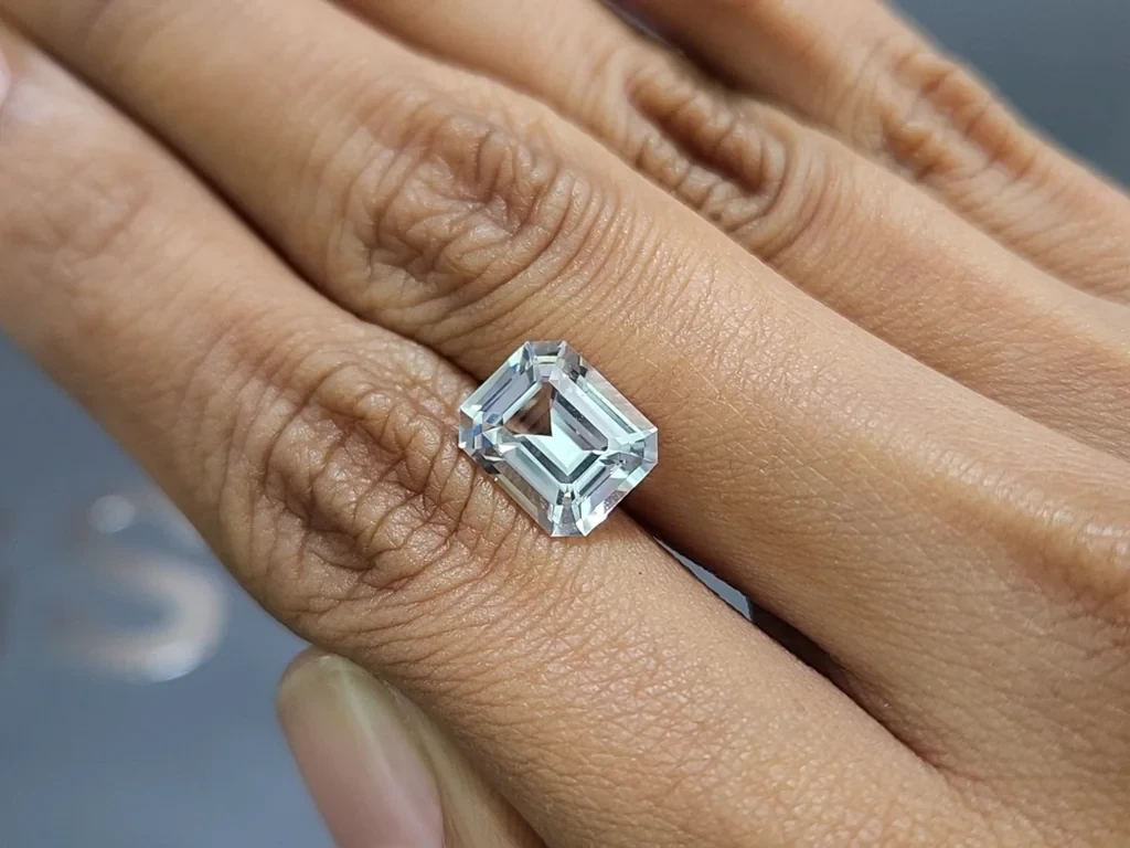 Kunzite octagon cut 3.78 carats, Pakistan Image №2