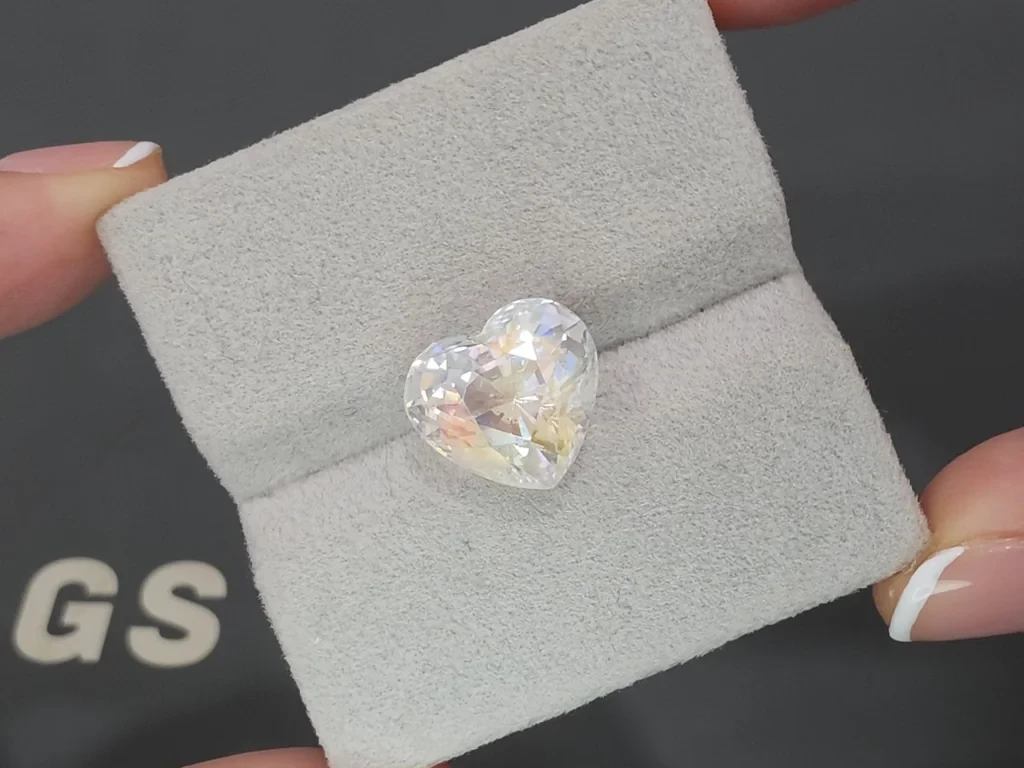 Regenbogen-mondstein im herzschliff 7,04 carats, Madagaskar Image №4