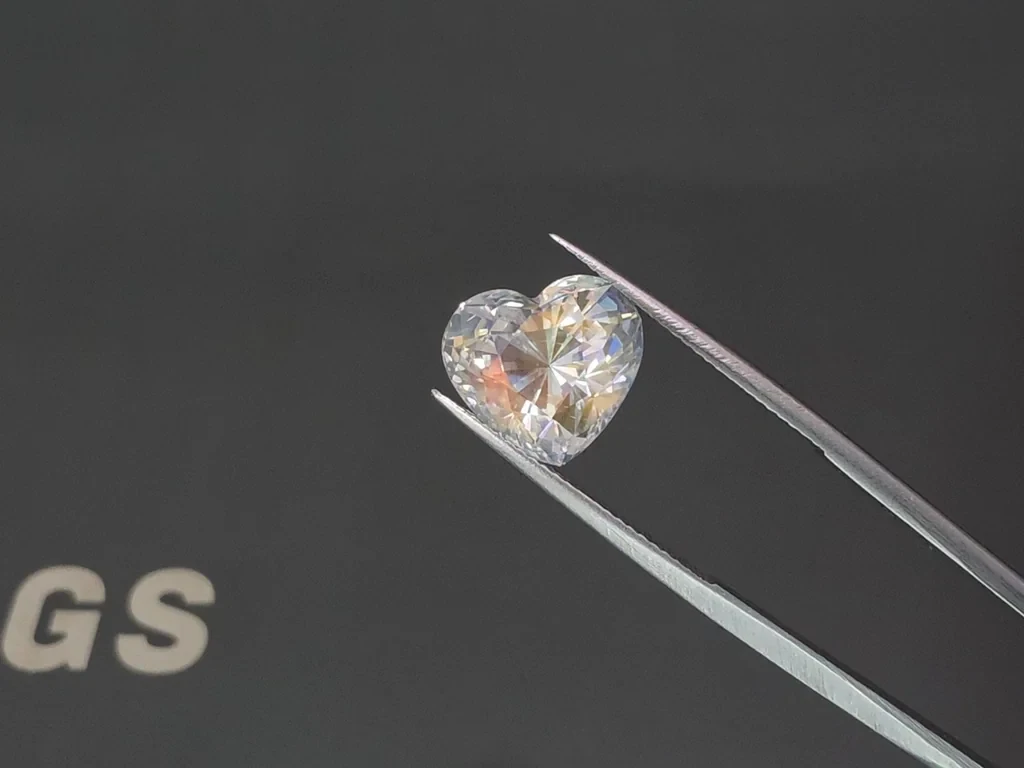 Regenbogen-mondstein im herzschliff 7,04 carats, Madagaskar Image №3