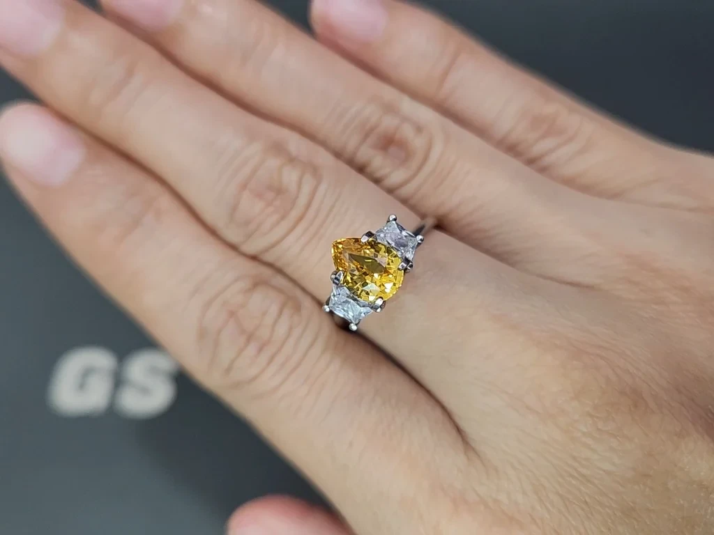 Leuchtend gelber saphir im birnen schliff 1,60 karat, Sri Lanka Image №5