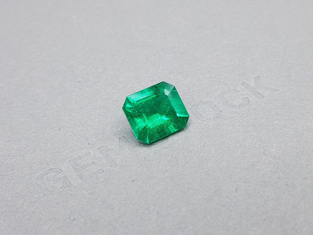 Colombian Vivid Green emerald in octagon shape 3.99 ct, GRS Image №2