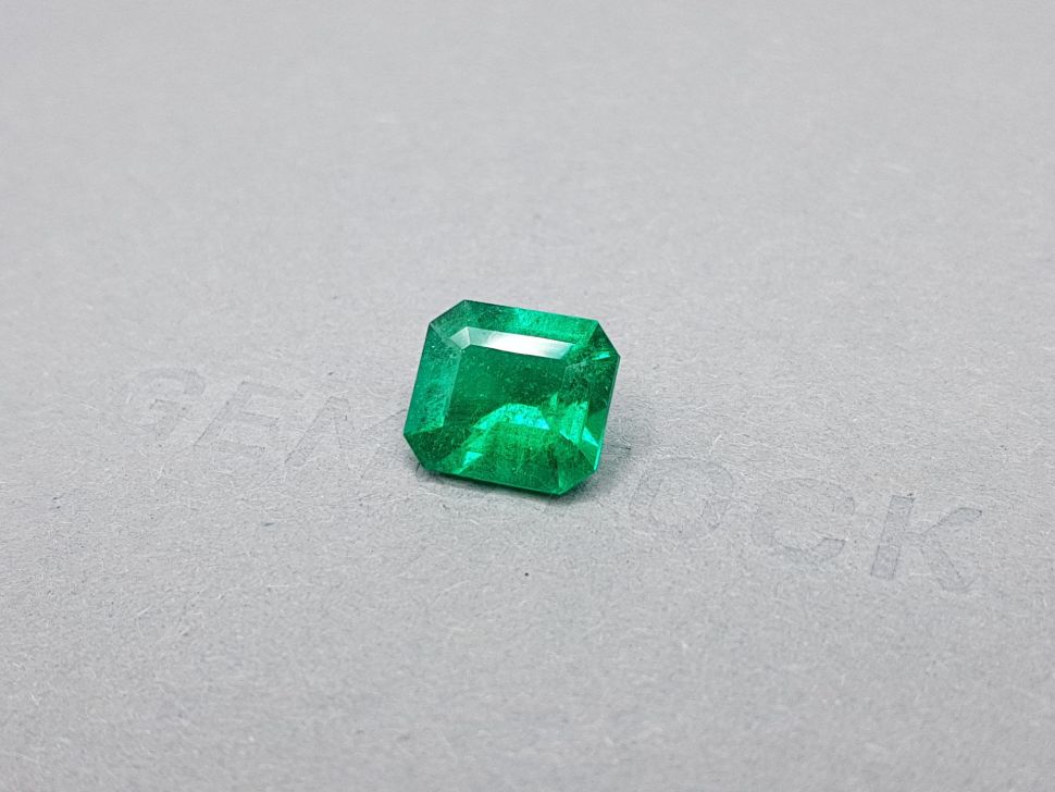 Colombian Vivid Green emerald in octagon shape 3.99 ct, GRS Image №3