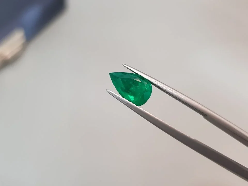 Muzo Green pear cut emerald 1.59 ct, Colombia Image №4
