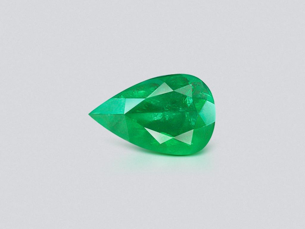 Muzo Émeraude verte taille poire 1,59 carats, Colombie Image №1