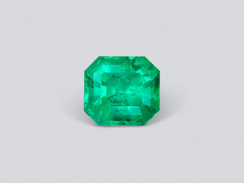 Intense Green Colombian emerald 7.90 carats in octagon cut Image №1