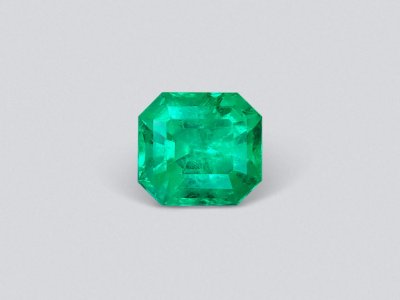 Intense Green Colombian emerald 7.90 carats in octagon cut photo