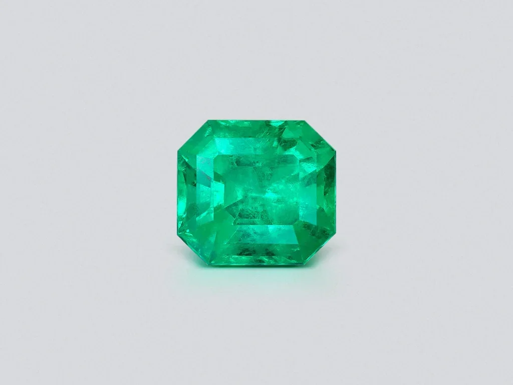 Émeraude colombienne vert vif 7,90 carats, taille octogonale Image №1