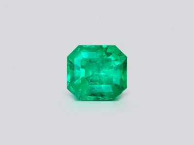 Intense Green Colombian emerald 7.90 carats in octagon cut photo