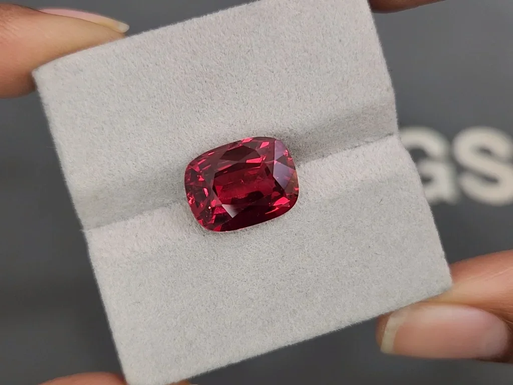 Beyond rare Vibrant Red Vietnamese spinel in cushion cut 7.42 carats, Luc Yen  Image №4