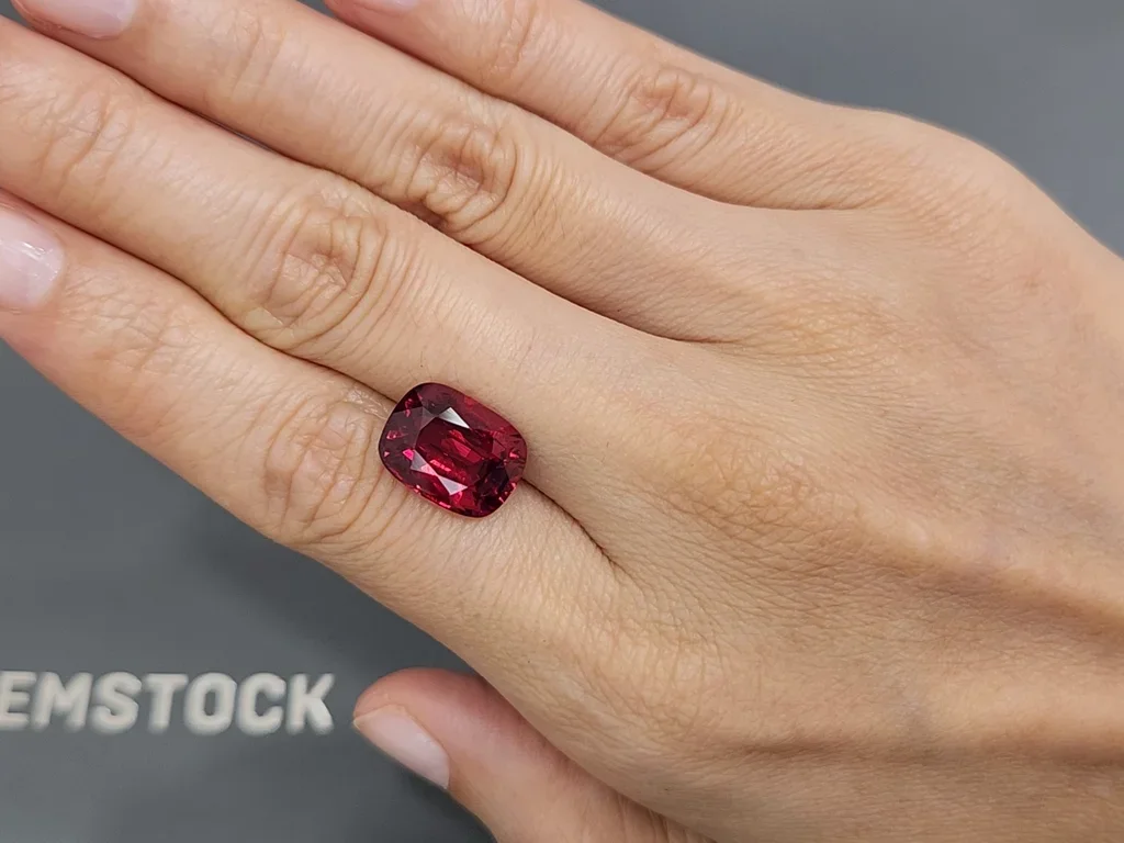 Beyond rare Vibrant Red Vietnamese spinel in cushion cut 7.42 carats, Luc Yen  Image №2