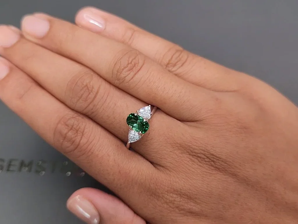 Tourmaline Paraiba taille coussin vert fluo 1,30 carats, Brésil  Image №5