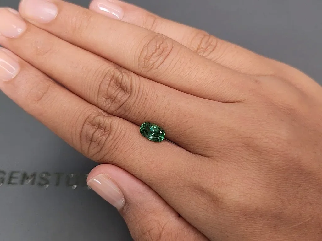 Tourmaline Paraiba taille coussin vert fluo 1,30 carats, Brésil  Image №2