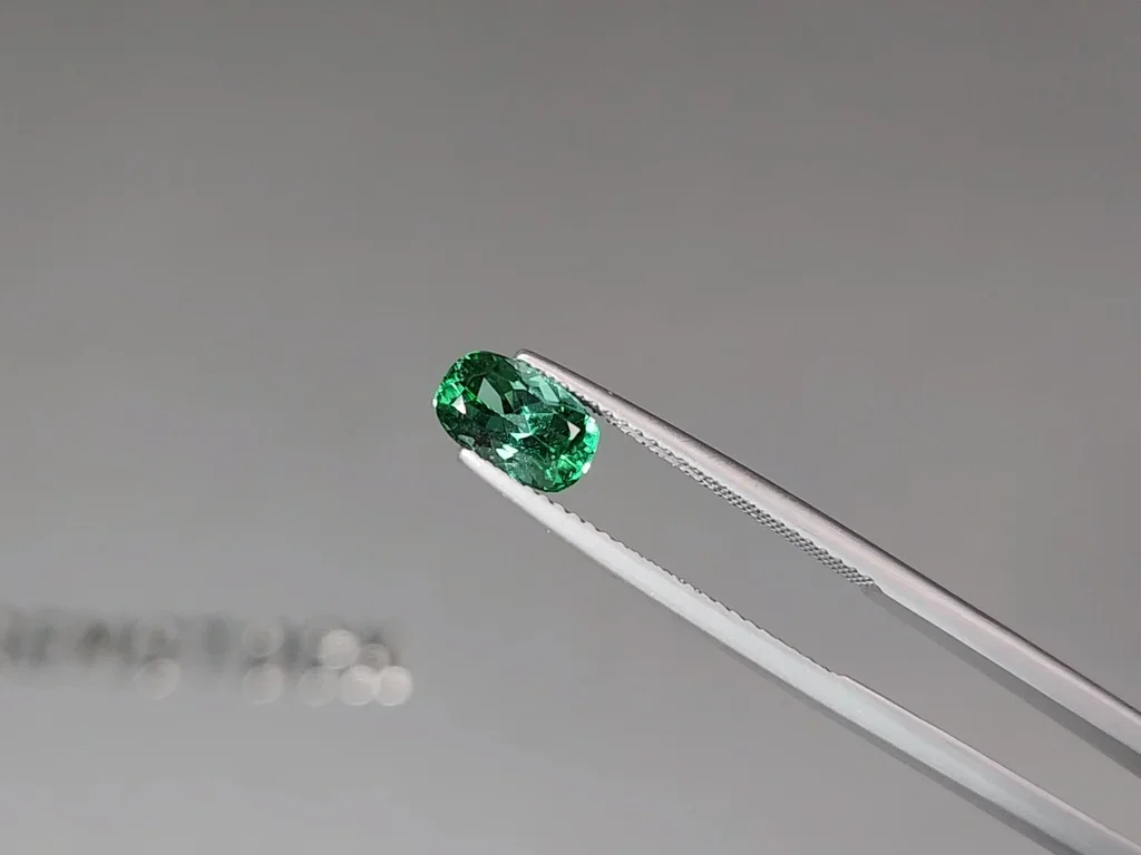 Tourmaline Paraiba taille coussin vert fluo 1,30 carats, Brésil  Image №3