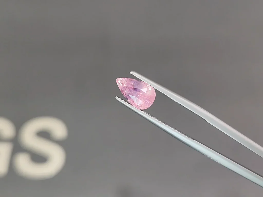 Unbeheizter Padparadscha saphir in birnenform rutil seideneffekt 2,70 carats, Sri Lanka  Image №3