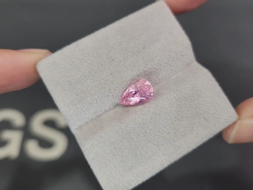 Unbeheizter Padparadscha saphir in birnenform rutil seideneffekt 2,70 carats, Sri Lanka  Image №4