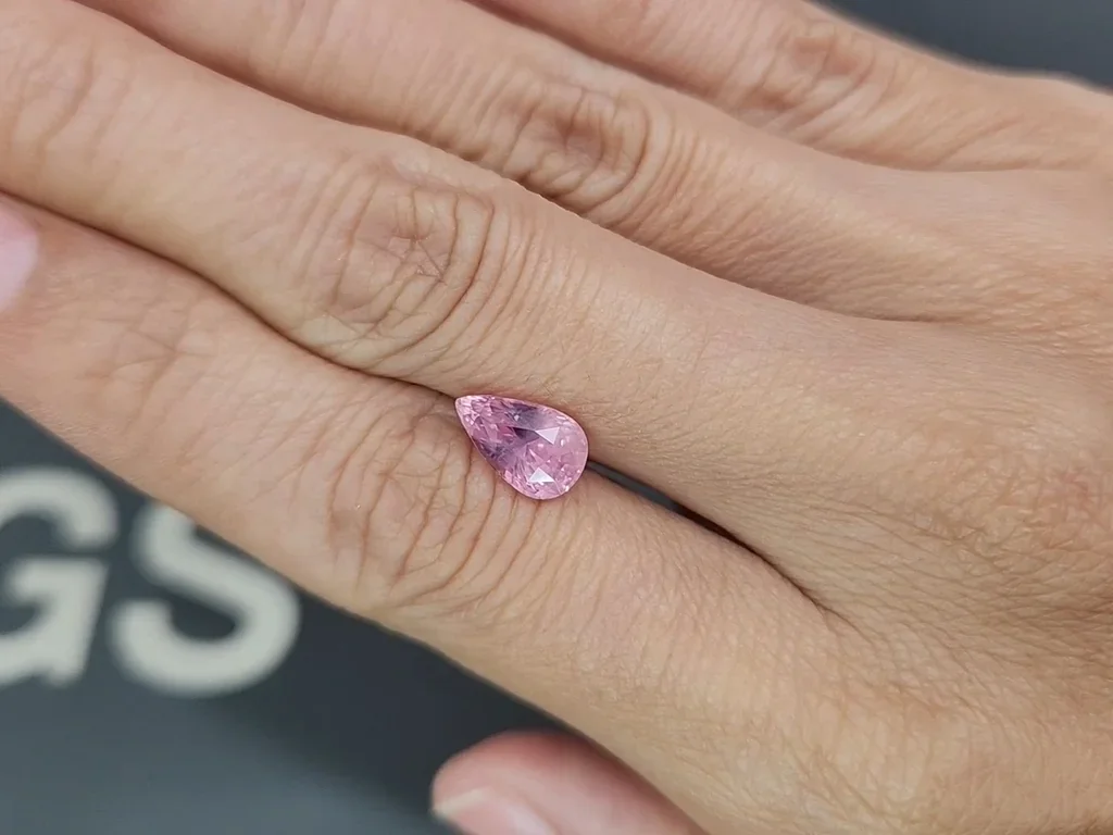 Unbeheizter Padparadscha saphir in birnenform rutil seideneffekt 2,70 carats, Sri Lanka  Image №2