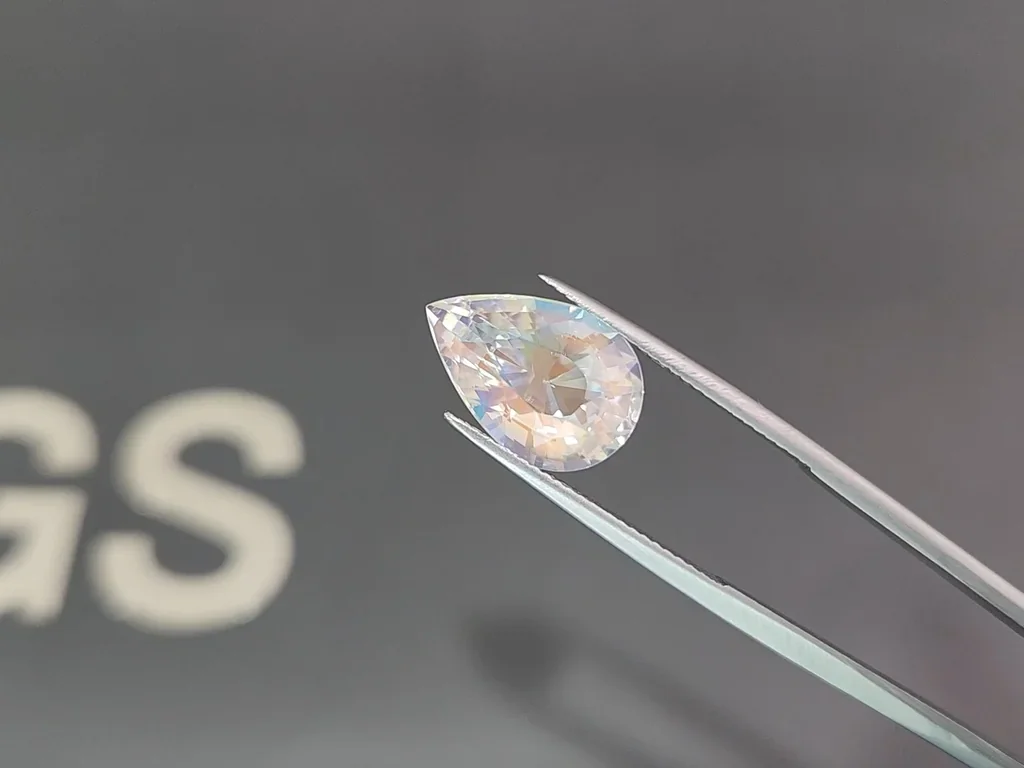 Piedra lunar arcoíris talla pera de 7,02 carats, Madagascar Image №3