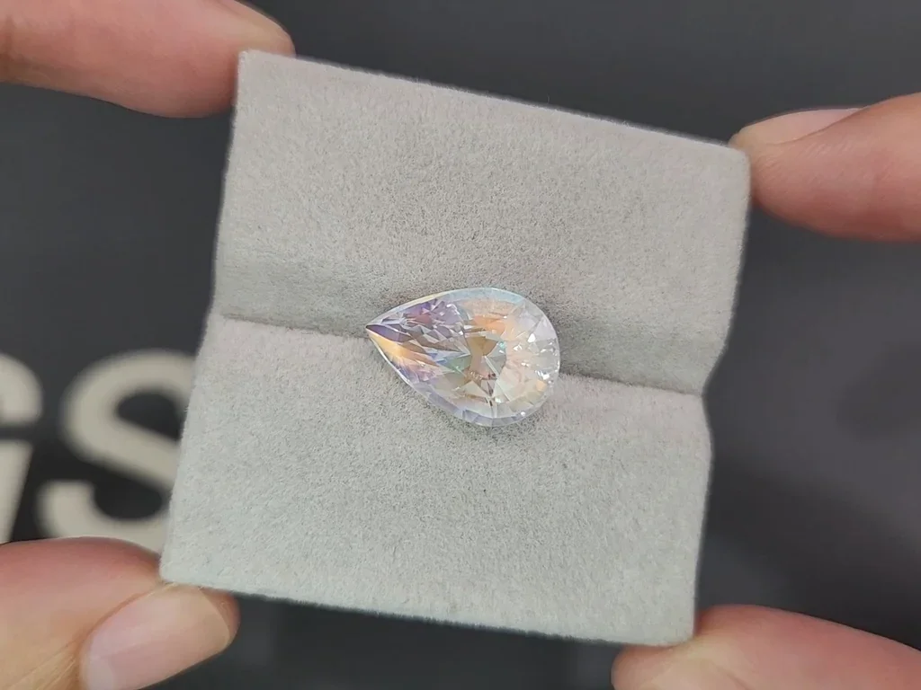 Piedra lunar arcoíris talla pera de 7,02 carats, Madagascar Image №4