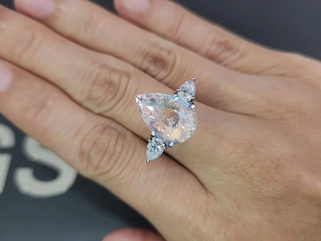 Piedra lunar arcoíris talla pera de 7,02 carats, Madagascar Image №5