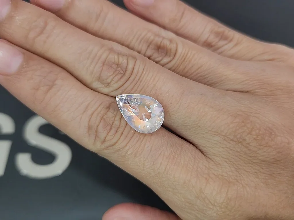 Piedra lunar arcoíris talla pera de 7,02 carats, Madagascar Image №2