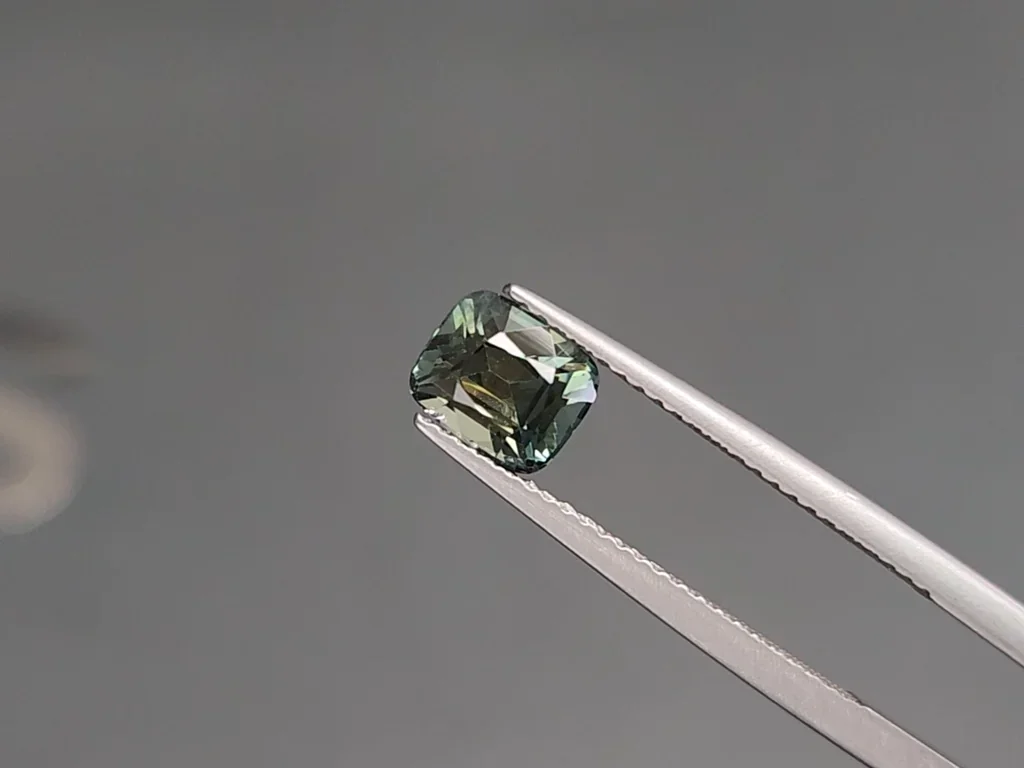 Zafiro verde azulado de talla cojín de 1,77 quilates, Madagascar Image №3