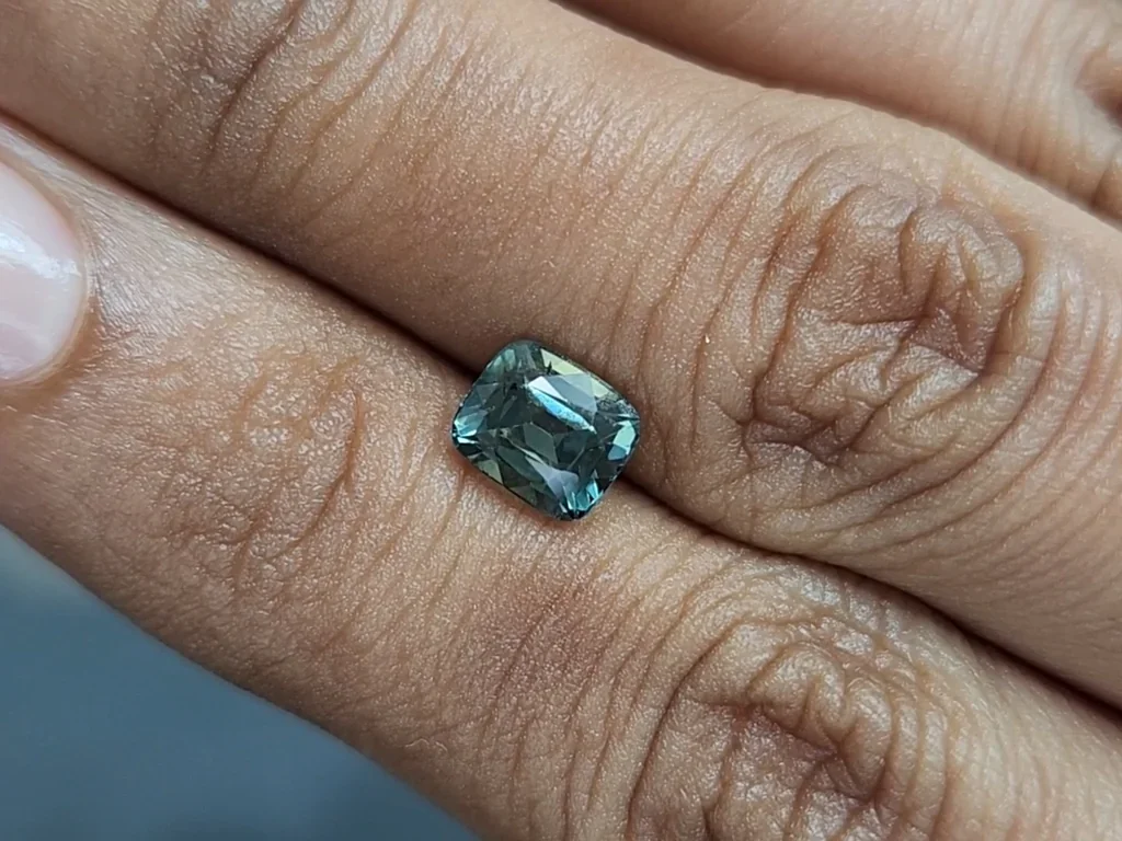 Zafiro verde azulado de talla cojín de 1,77 quilates, Madagascar Image №2