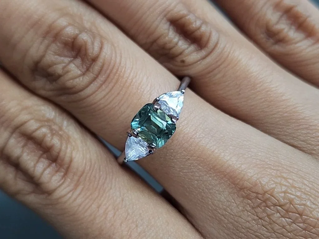 Zafiro verde azulado de talla cojín de 1,77 quilates, Madagascar Image №5