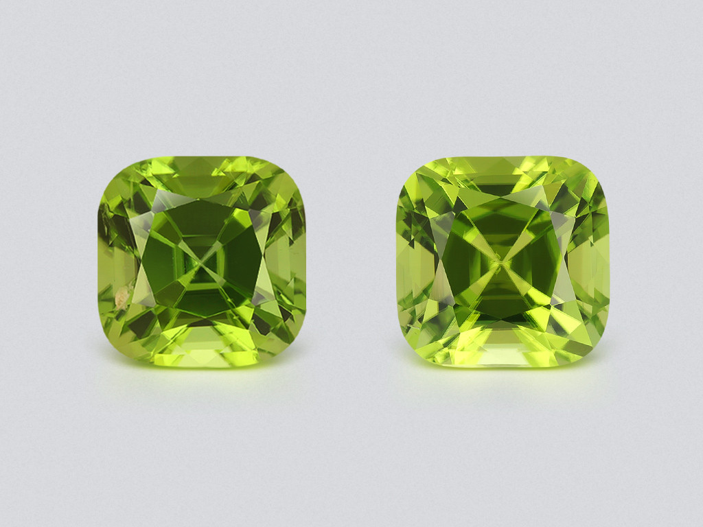 Une paire de péridots taille coussin, 5,92 carats, Birmanie Image №1