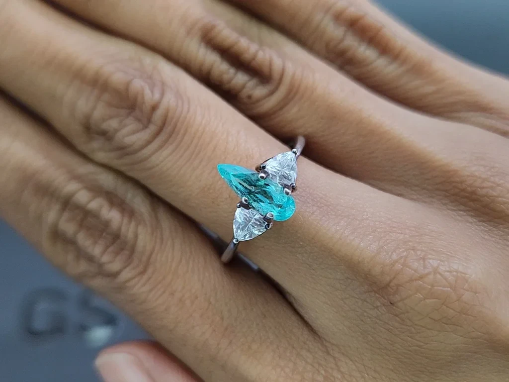 Neongrünlich-blauer birnenförmig geschliffener Paraiba-turmalin 1,16 karat, Mosambik Image №5