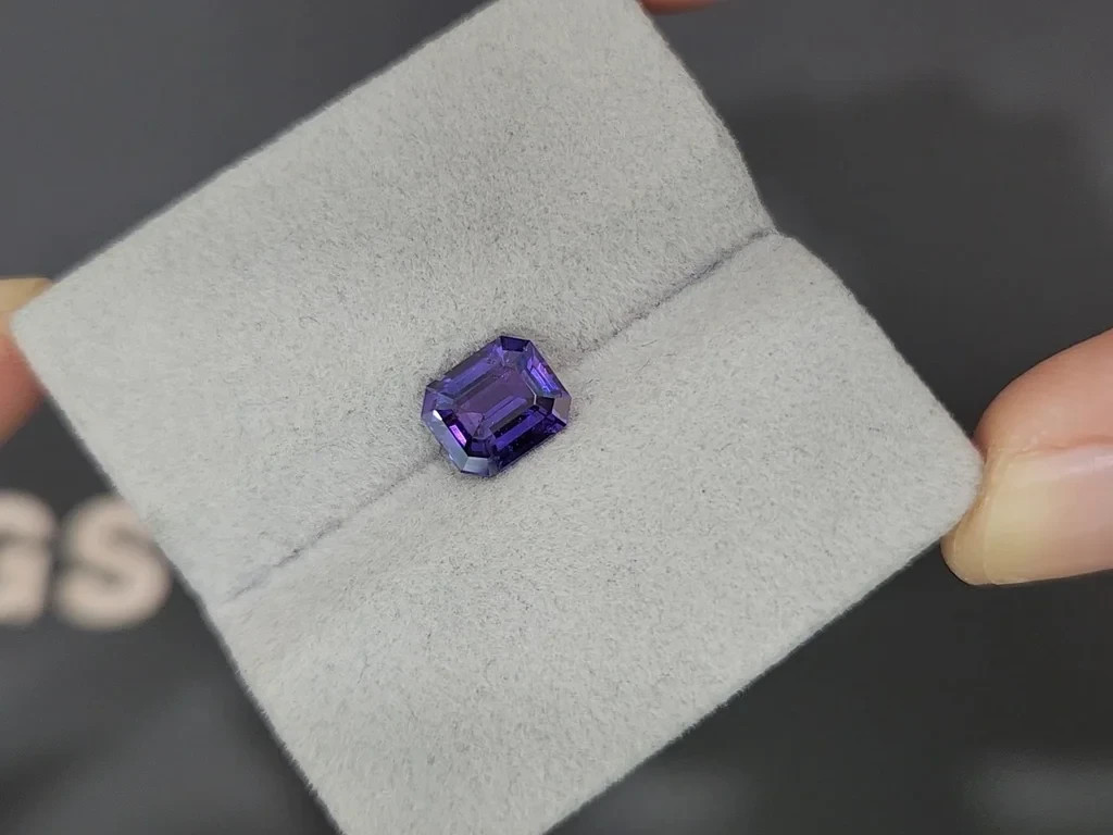 Unheated violet sapphire octagon cut  2.10 carats, Sri Lanka Image №4