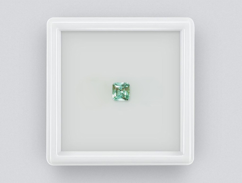 Tourmaline verte taille radiant 0,64 carat Image №1