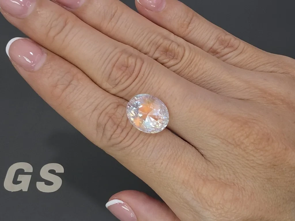 Rainbow moonstone in oval cut 8.54 carats, Madagascar  Image №2