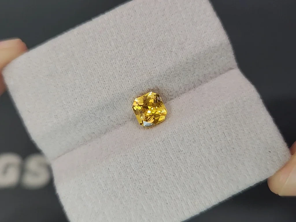Leuchtend gelber saphir im radiant-schliff 1,53 karat, Sri Lanka Image №4