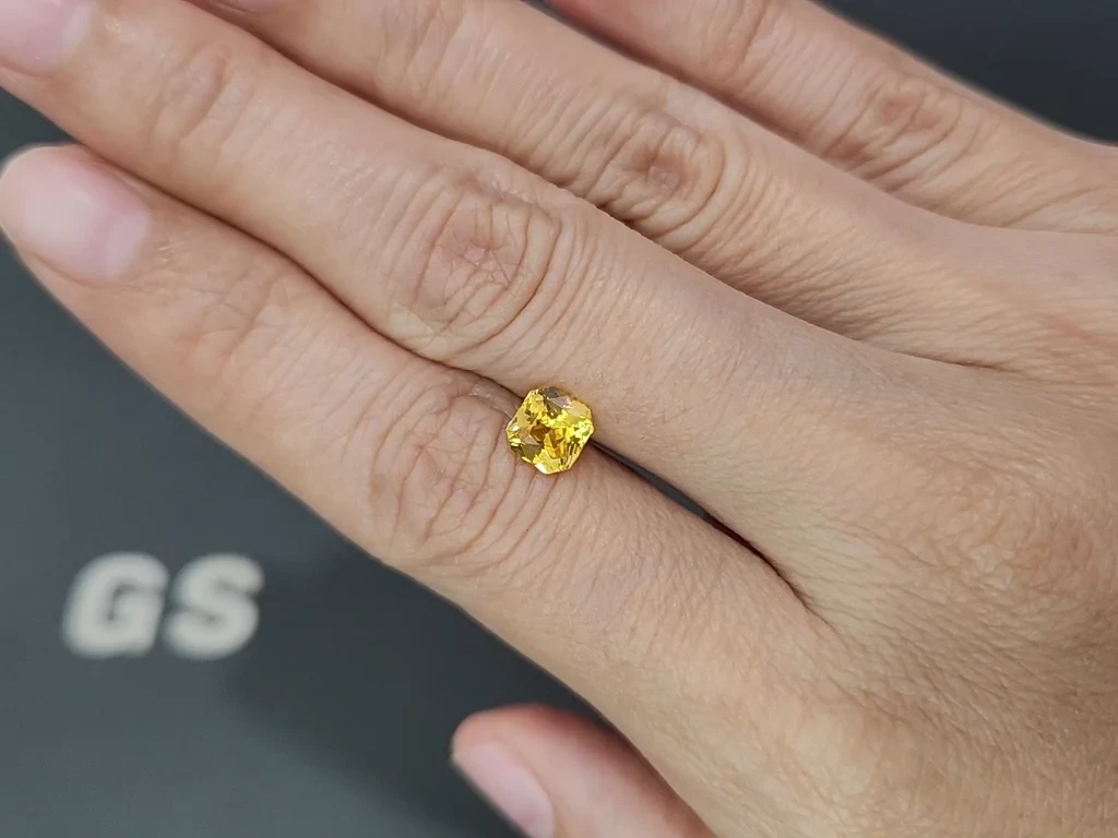 Leuchtend gelber saphir im radiant-schliff 1,53 karat, Sri Lanka Image №2