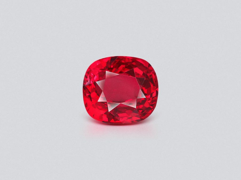 Spinelle unique taille coussin rouge vif 5,22 carats,   Image №1