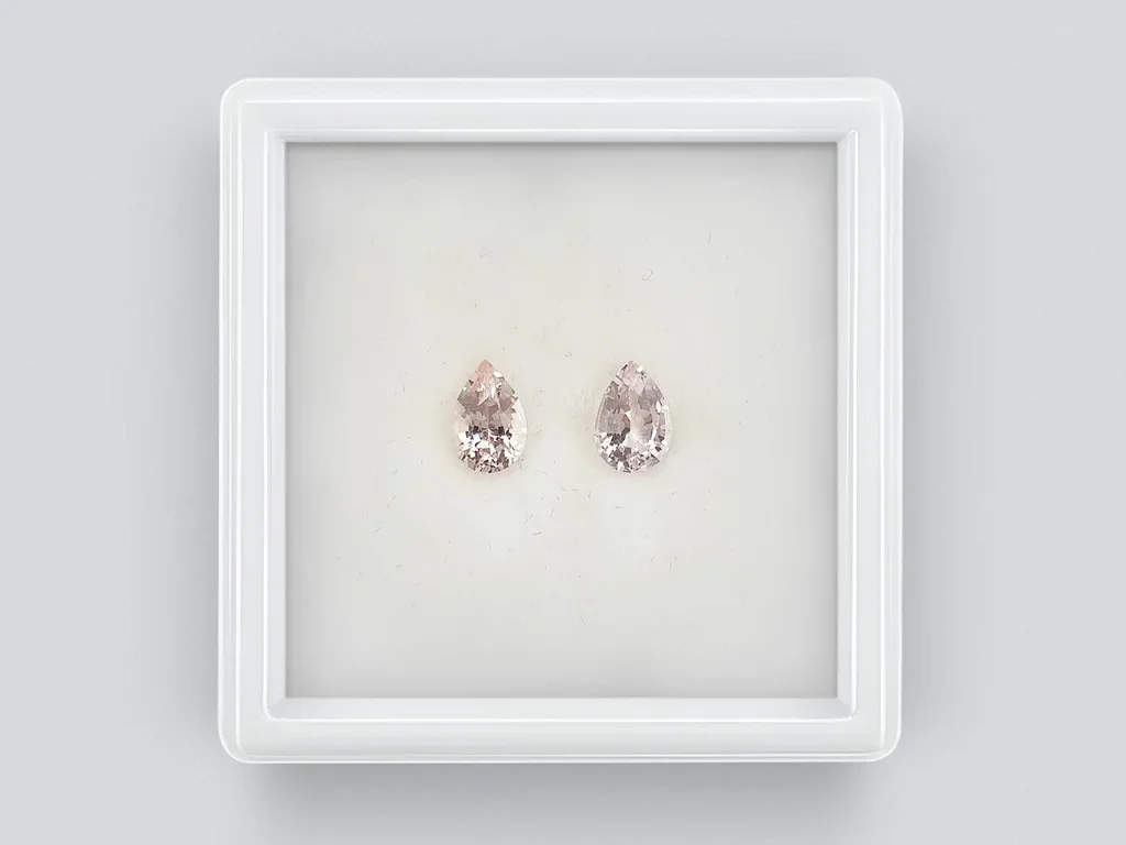 Pair of pear-cut morganites 0.86 carats Image №1