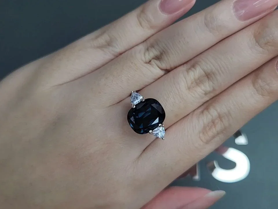 Spinelle bleu taille coussin 5,90 carats, Tanzanie Image №5