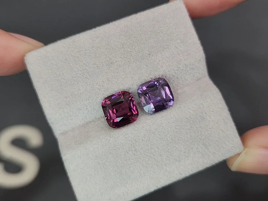 Kontrastierendes paar aus lavendel und lila spinell im kissenschliff 5,02 carats, Tansania Image №4