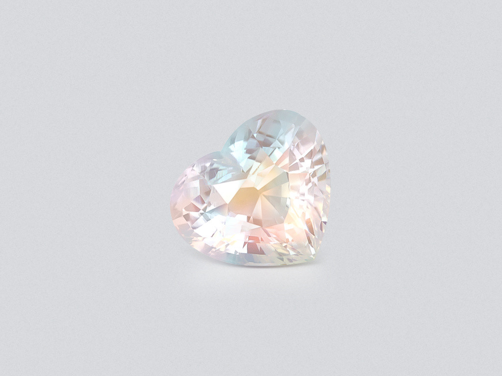 Piedra lunar arcoíris con corte de corazón de 7,02 carats, de Madagascar Image №1