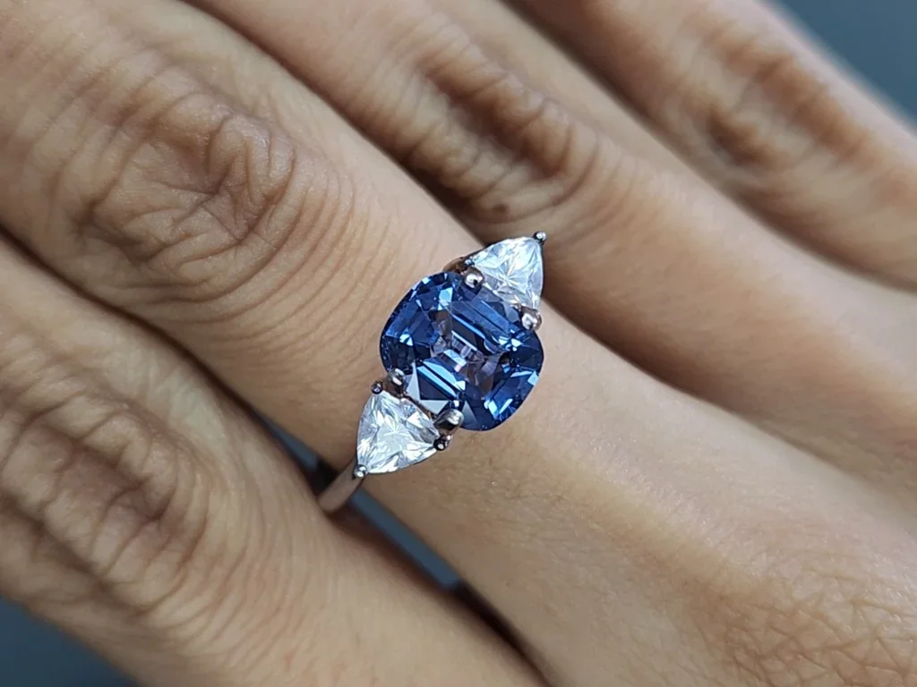 Spinelle bleu taille coussin 2,07 carats, Tanzanie Image №5