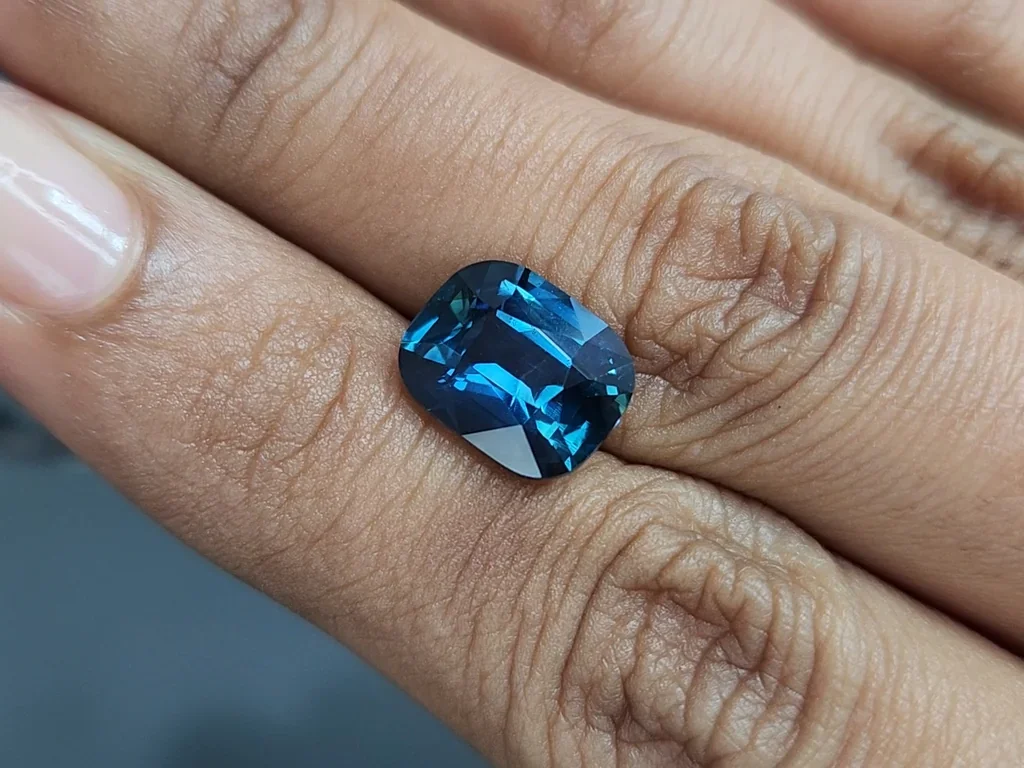 Zafiro verde azulado de talla cojín de 5,06 quilates, Madagascar Image №2