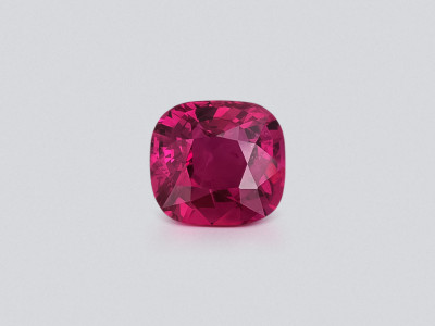 Unbehandelter rubin leuchtend pink roter im kissenschliff 1,52 karats, Mosambik photo