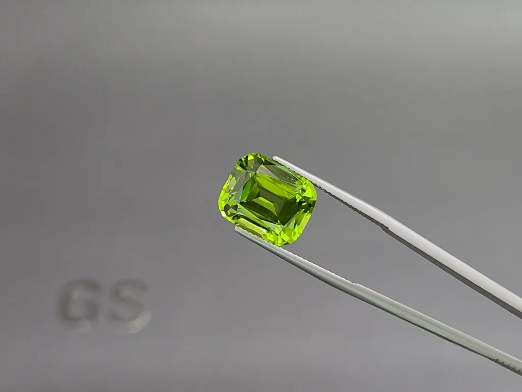 Set of Vivid yellow green peridots 23.82 carats cushion-cut, Burma Image №3