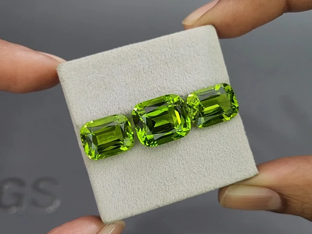 Set of Vivid yellow green peridots 23.82 carats cushion-cut, Burma Image №5