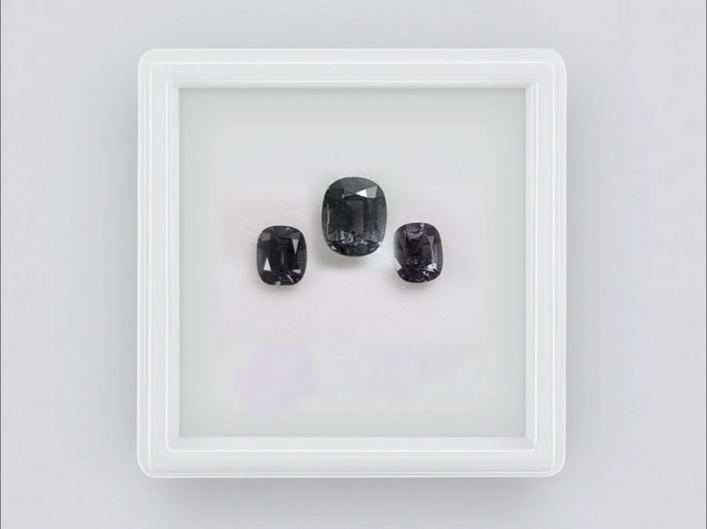 2.64 carat cushion-cut dark gray spinel set Image №1
