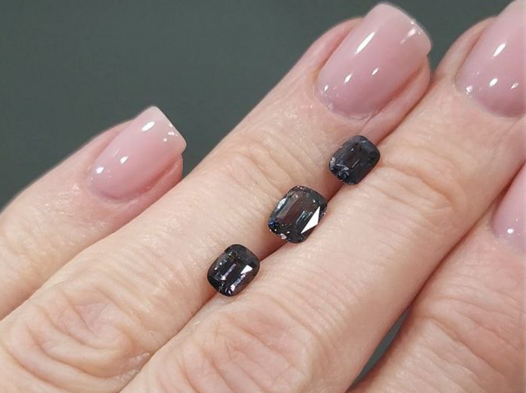 2.64 carat cushion-cut dark gray spinel set Image №2
